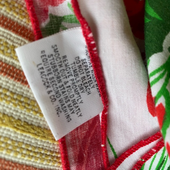 Vintage Leacock & Co. Inc. Christmas Bow & Holly Tablecloth - Picture 2 of 4